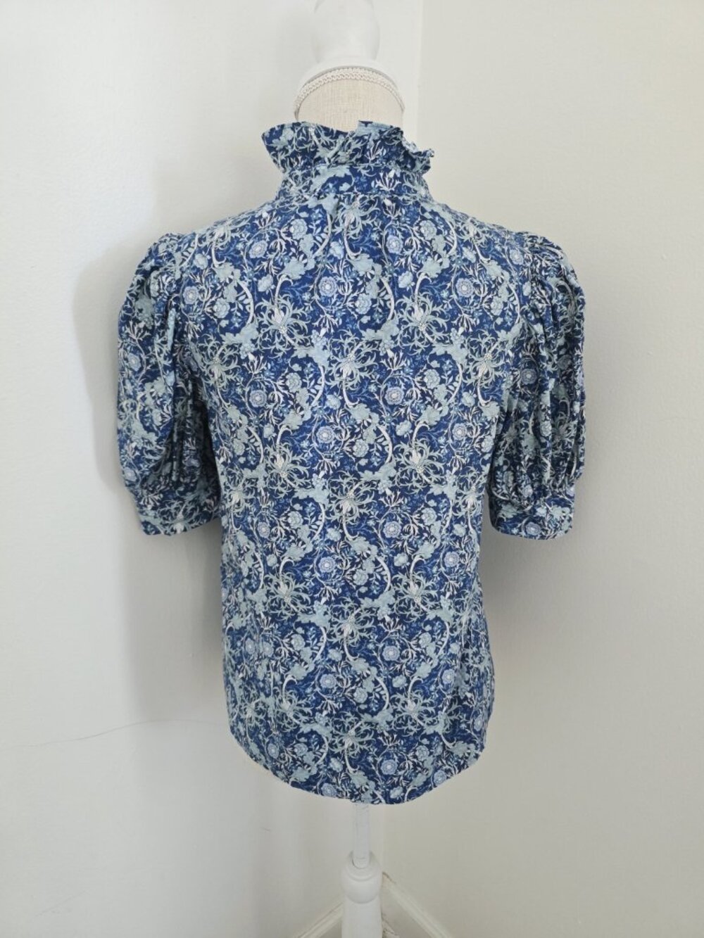 Hyacinth House Floral Cotton Puff Sleeves Button Front Blouse XS Blue Ruffle - Picture 6 of 9
